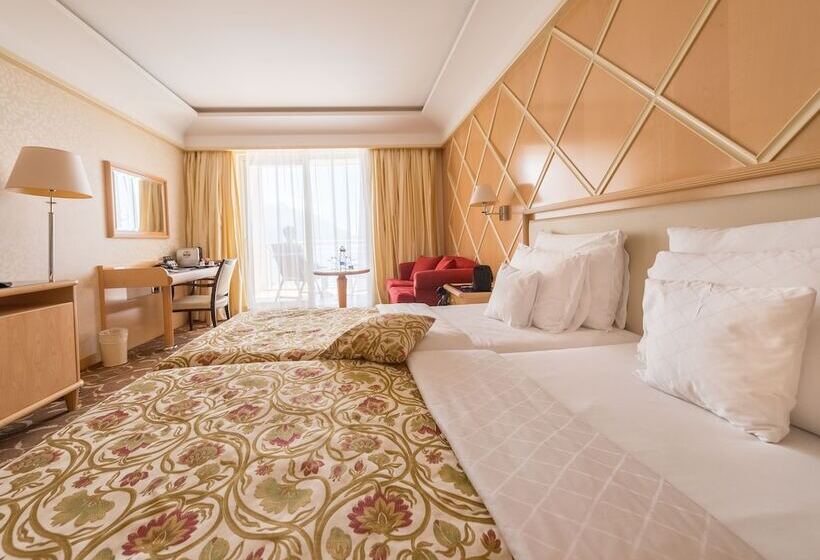 اتاق سوپریور با چشم‌انداز استخر, Splendid Conference & Spa Resort