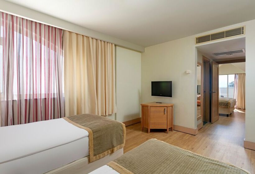 اتاق خانوادگی, Dobedan Beach Resort Comfort