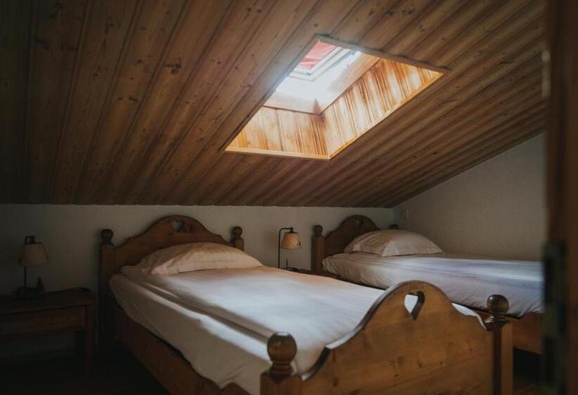 Семейный Номер, Hôtel Magrappé