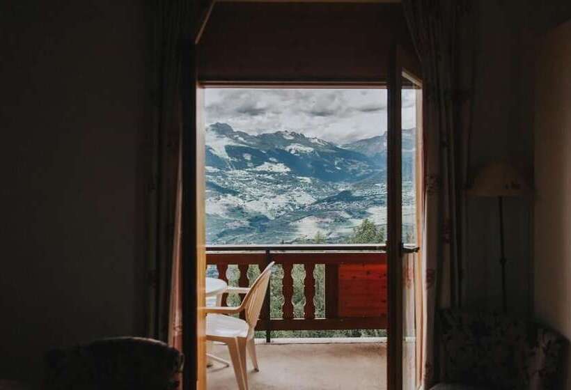 Семейный Номер, Hôtel Magrappé