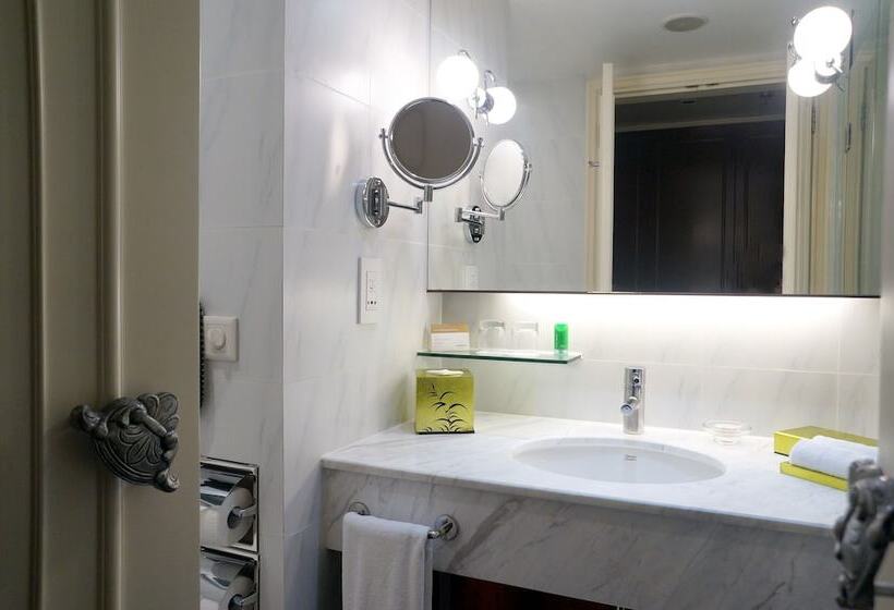 Номер Премиум, Mövenpick Hotel Hanoi Centre