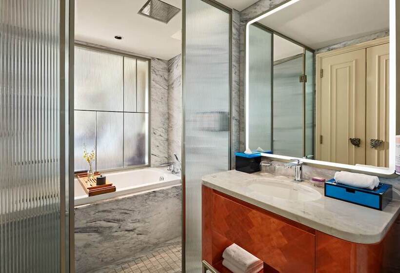 Номер Премиум, Mövenpick Hotel Hanoi Centre
