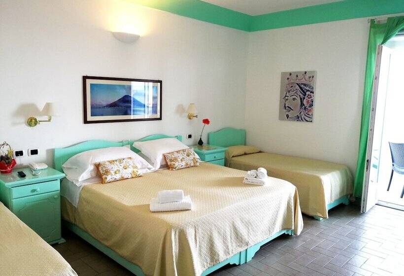 Четырехместный Номер Deluxe, Ossidiana Stromboli Center