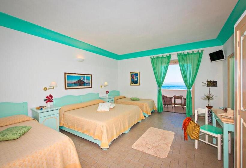 Четырехместный Номер Deluxe, Ossidiana Stromboli Center