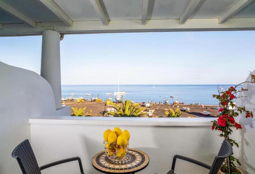 Номер Deluxe Вид на Море, Ossidiana Stromboli Center