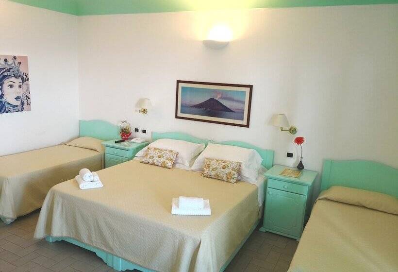 Четырехместный Номер Стандарт, Ossidiana Stromboli Center