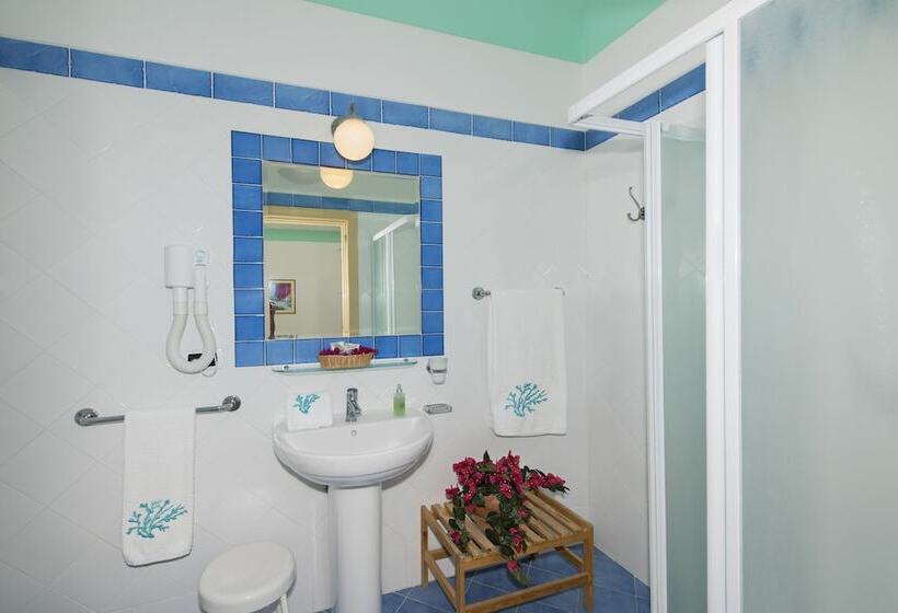 Номер Deluxe Вид на Море, Ossidiana Stromboli Center