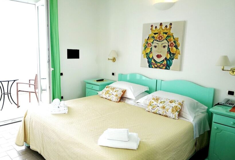 Номер Deluxe Вид на Море, Ossidiana Stromboli Center