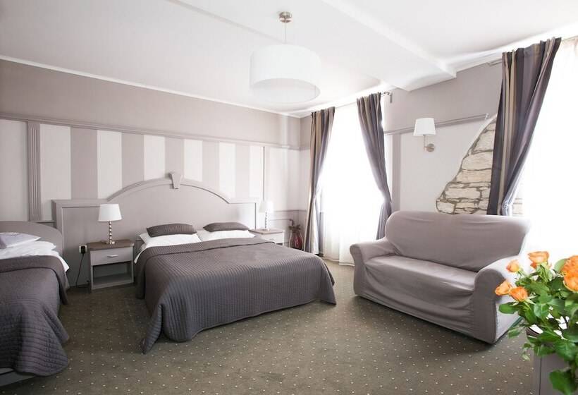 Трехместный Номер Deluxe, Galija