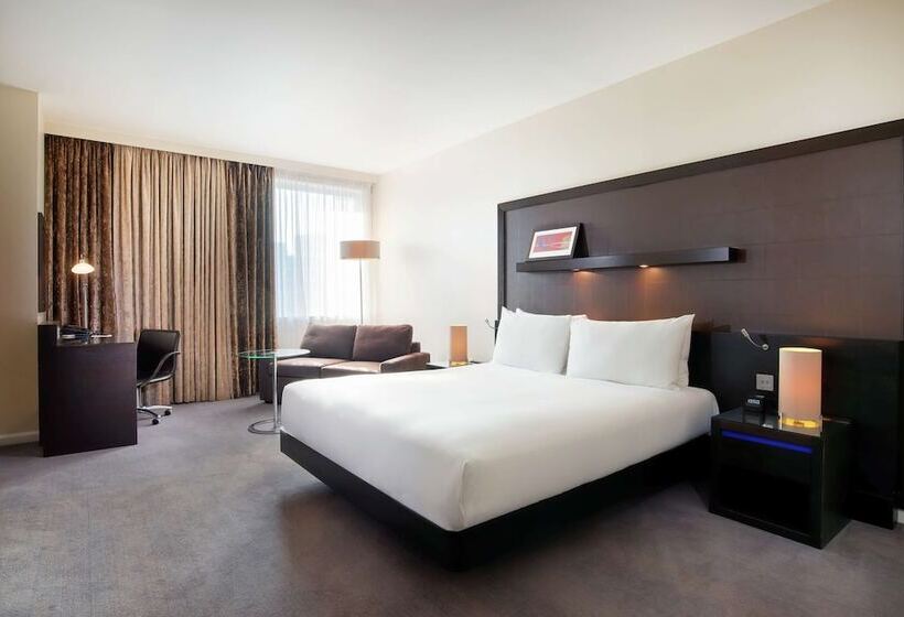 Номер Стандарт, Hilton London Canary Wharf