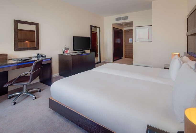 Номер Стандарт, Hilton London Canary Wharf