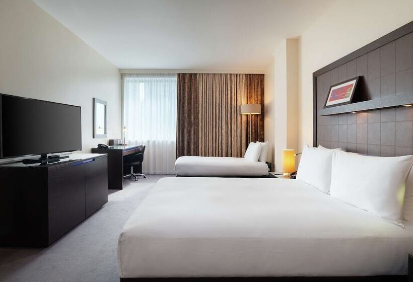 Семейный Номер, Hilton London Canary Wharf