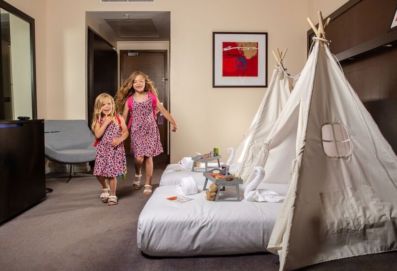 Семейный Номер, Hilton London Canary Wharf