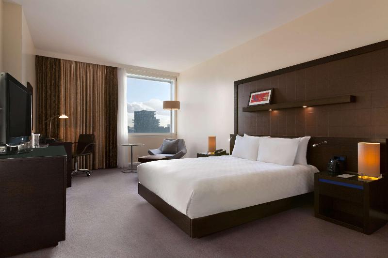 Номер Стандарт, Hilton London Canary Wharf