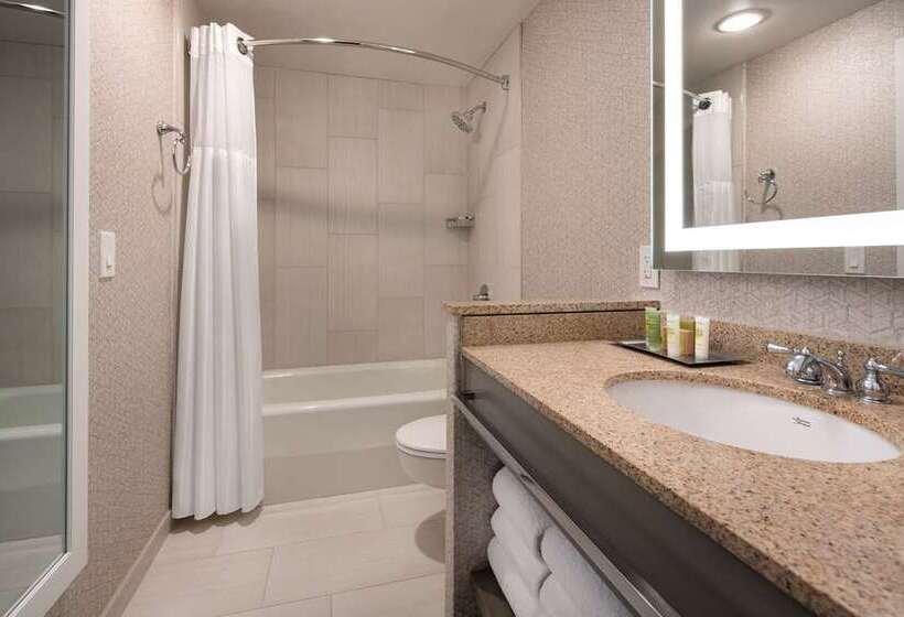 Номер Executive Кровать Кинг, Hilton London Canary Wharf