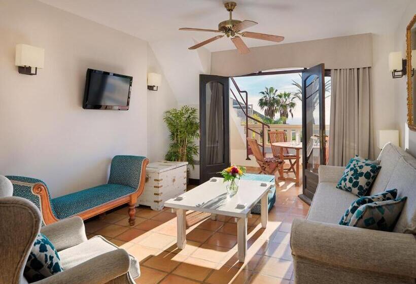 דירת שלושה חדרים, Regency Country Club, Apartments Suites