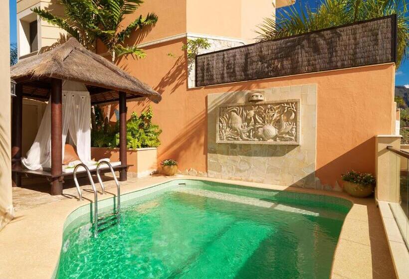 Вилла с 1 спальней и бассейном, Royal Garden Villas, Luxury
