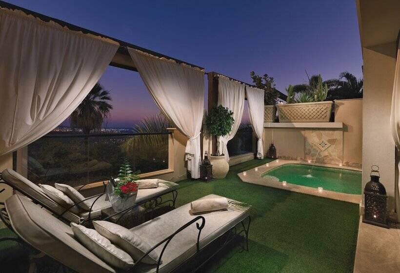 Вилла с 1 спальней и бассейном, Royal Garden Villas, Luxury