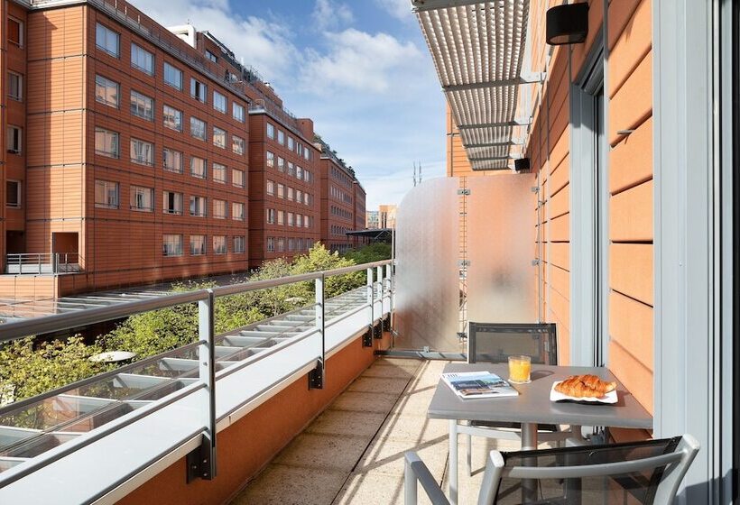 스탠다드 룸 더블 침대 공원 전망, Crowne Plaza Lyon   Cité Internationale