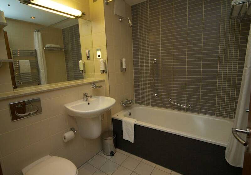 Номер Стандарт, Maldron Hotel Tallaght