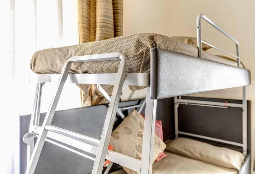 اتاق استاندارد چهار تخته, New Morpheus Rooms