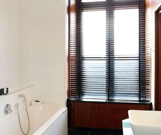 Полулюкс, Grand Hotel Amrâth Amsterdam