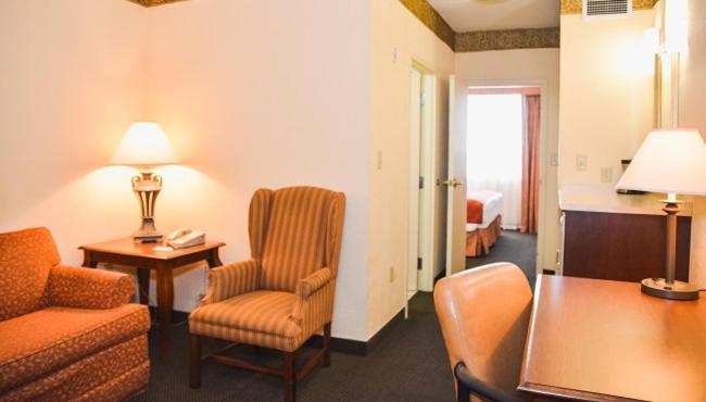 キングサイズベッドのスイートルーム, Country Inn & Suites By Radisson, London South, On