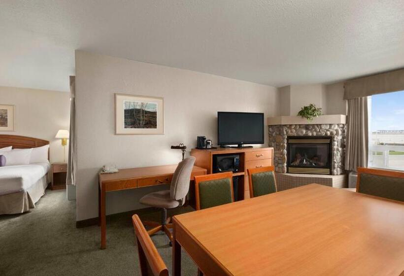 キングサイズベッドのエクゼクティブ, Days Inn By Wyndham Red Deer