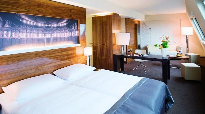 Junior Suite, Mövenpick Hotel Hamburg