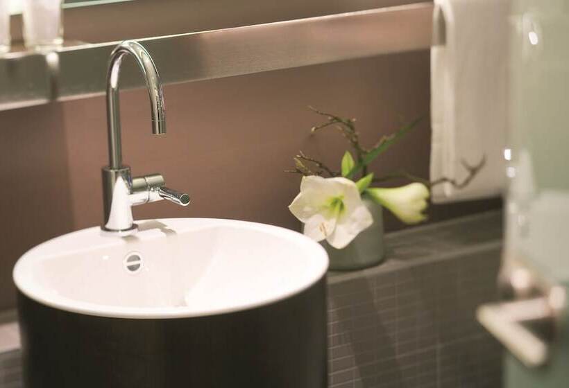 Habitación Superior, Mövenpick Hotel Hamburg