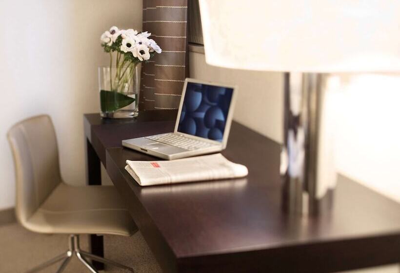 Habitación Superior, Mövenpick Hotel Hamburg