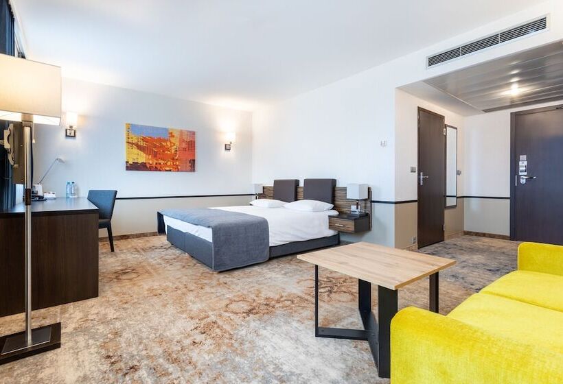 Полулюкс, Qubus Hotel Kielce