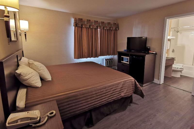 キングサイズベッドのスタンダードルーム, Rodeway Inn & Suites