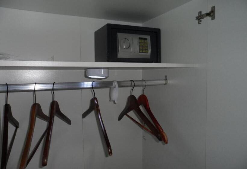 스탠다드 룸, Hostal Coruña