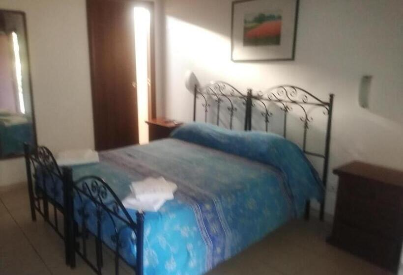 اتاق استاندارد سه نفره, Holiday Residence