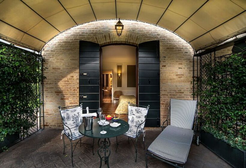 스위트, Villa Franceschi Hotel & Resort