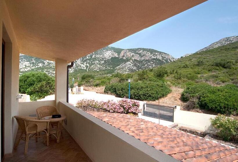 اتاق استاندارد سه نفره, Villa Gustui Maris