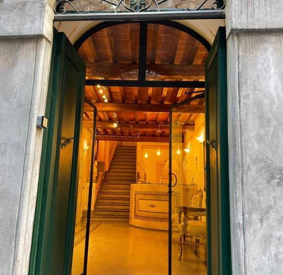 سوییت, Antica Residenza Del Gallo