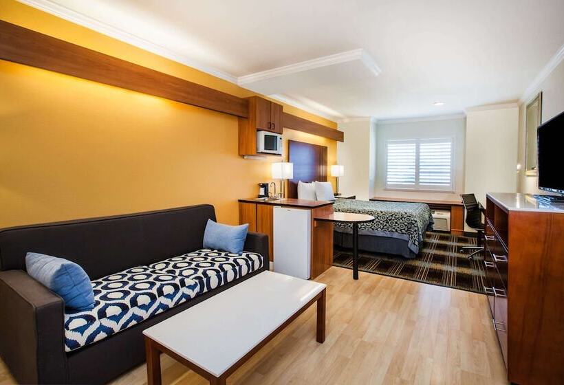 Suite, Days Inn & Suites By Wyndham Antioch