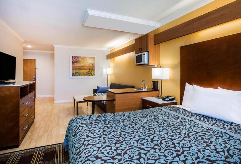 Suite, Days Inn & Suites By Wyndham Antioch