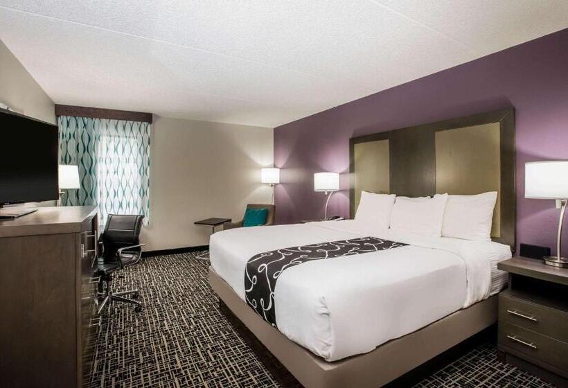 اتاق استاندارد با تخت بزرگ برای معلولان, La Quinta Inn By Wyndham Davenport & Conference Center