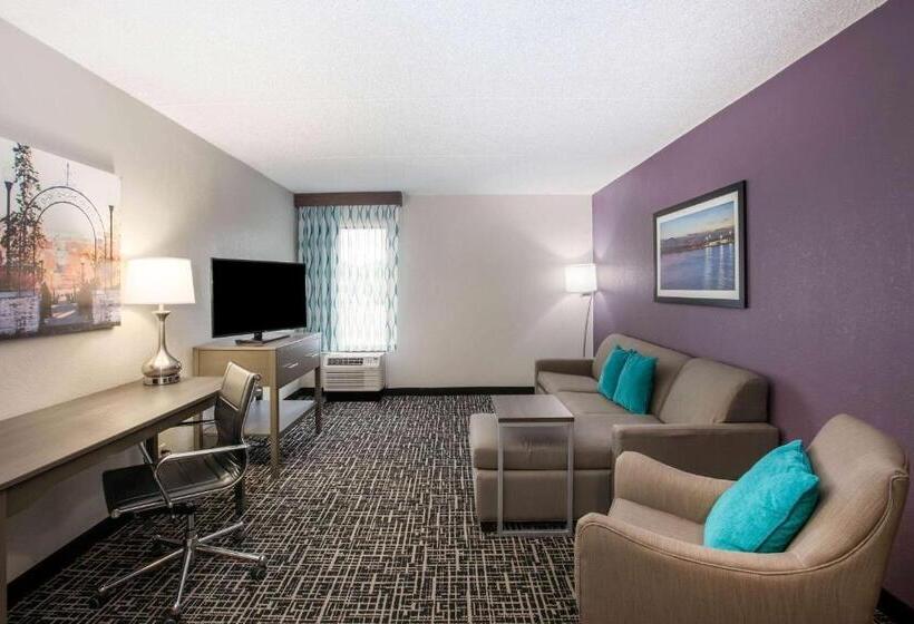 디럭스 스위트 킹 침대, La Quinta Inn By Wyndham Davenport & Conference Center
