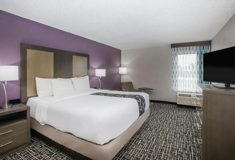 스위트 킹사이즈 침대, La Quinta Inn By Wyndham Davenport & Conference Center