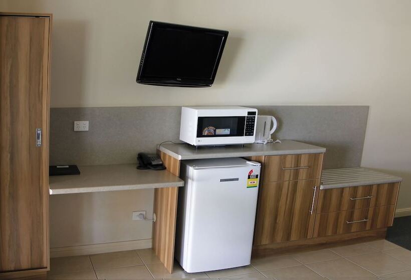 패밀리 룸, Pittsworth Motor Inn