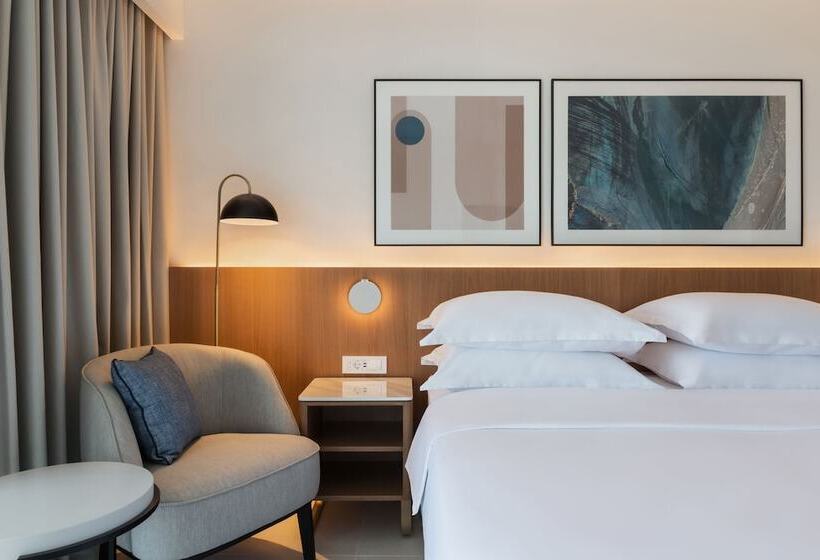 سوییت جونیور با چشم‌انداز جانبی دریا, Bluesun Hotel Elaphusa
