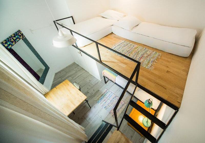 Апартаменты 2 Спальни, Old Town Kanonia Hostel & Apartments
