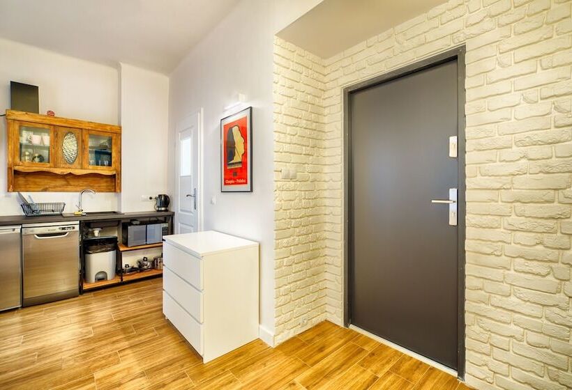 Апартаменты Basic 1 Спальня, Old Town Kanonia Hostel & Apartments