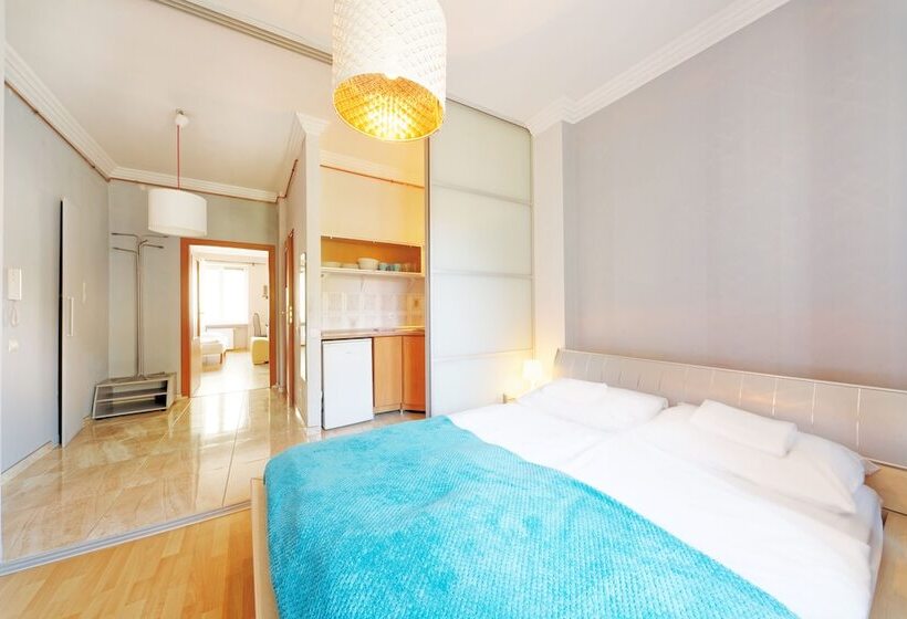 Апартаменты Basic 1 Спальня, Old Town Kanonia Hostel & Apartments