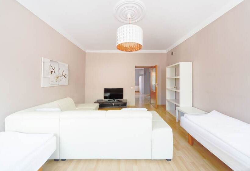 Апартаменты Basic 1 Спальня, Old Town Kanonia Hostel & Apartments