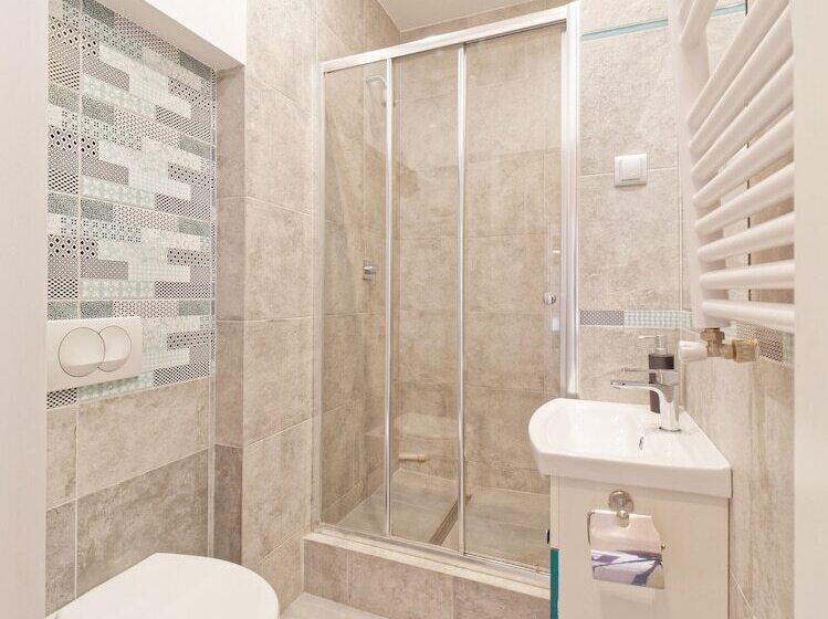 Апартаменты Basic 1 Спальня, Old Town Kanonia Hostel & Apartments
